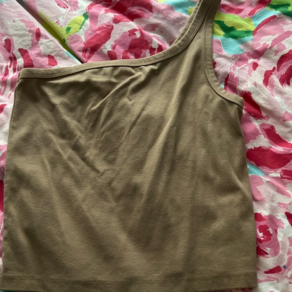 Aerie ran one shoulder top